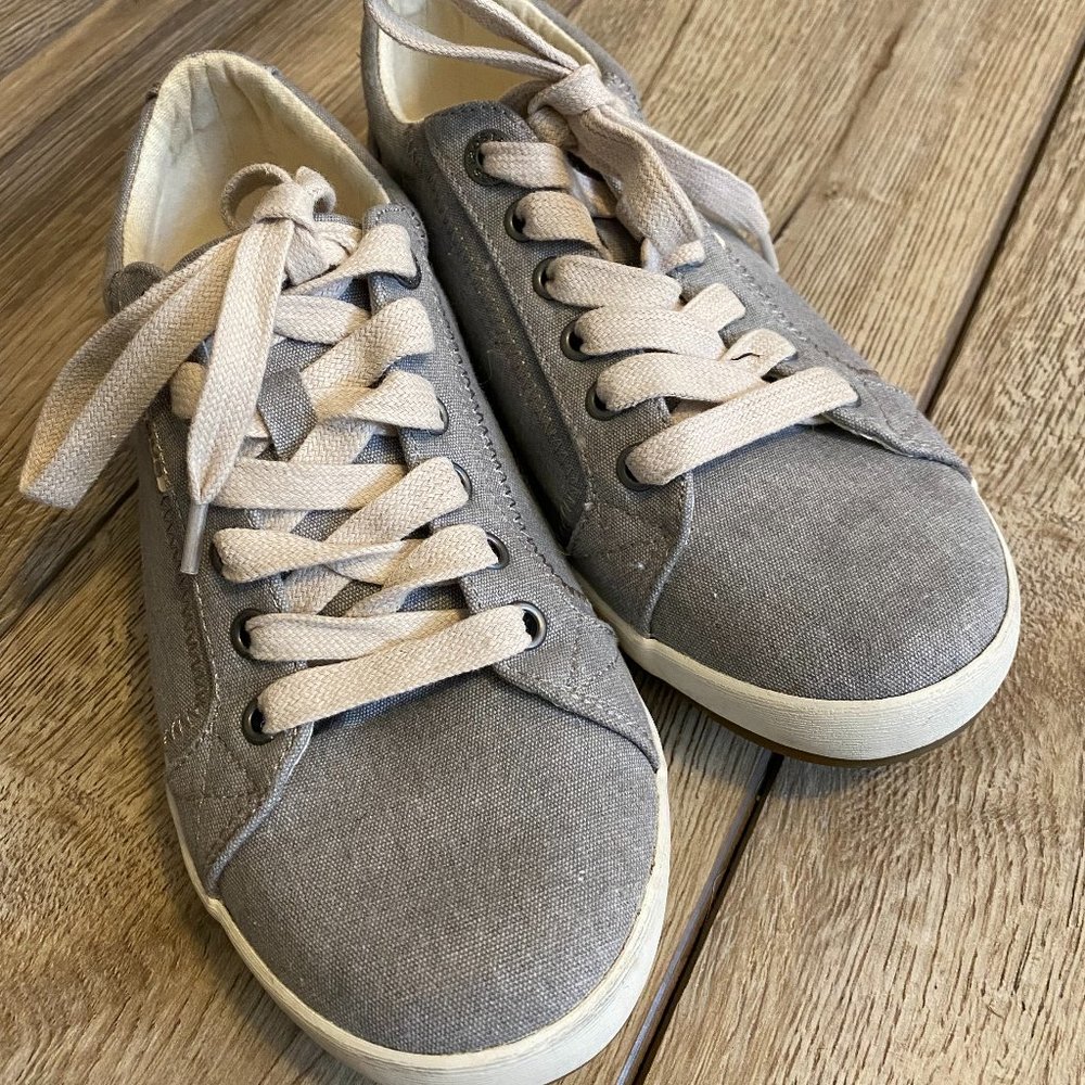 Taos Star Canvas Shoes size 7.5 light blue